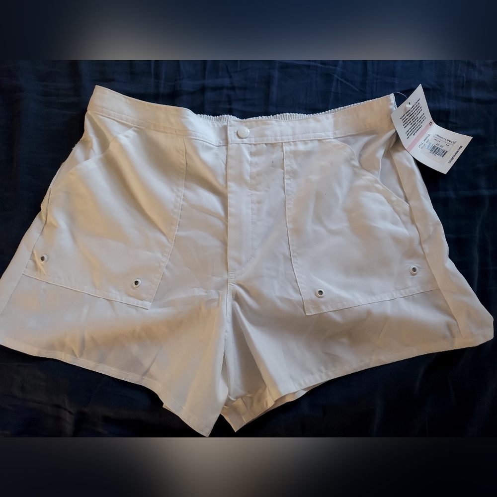 Maxin of Hollywood Size 10 NWT White Pair of 2 Pocket Shorts